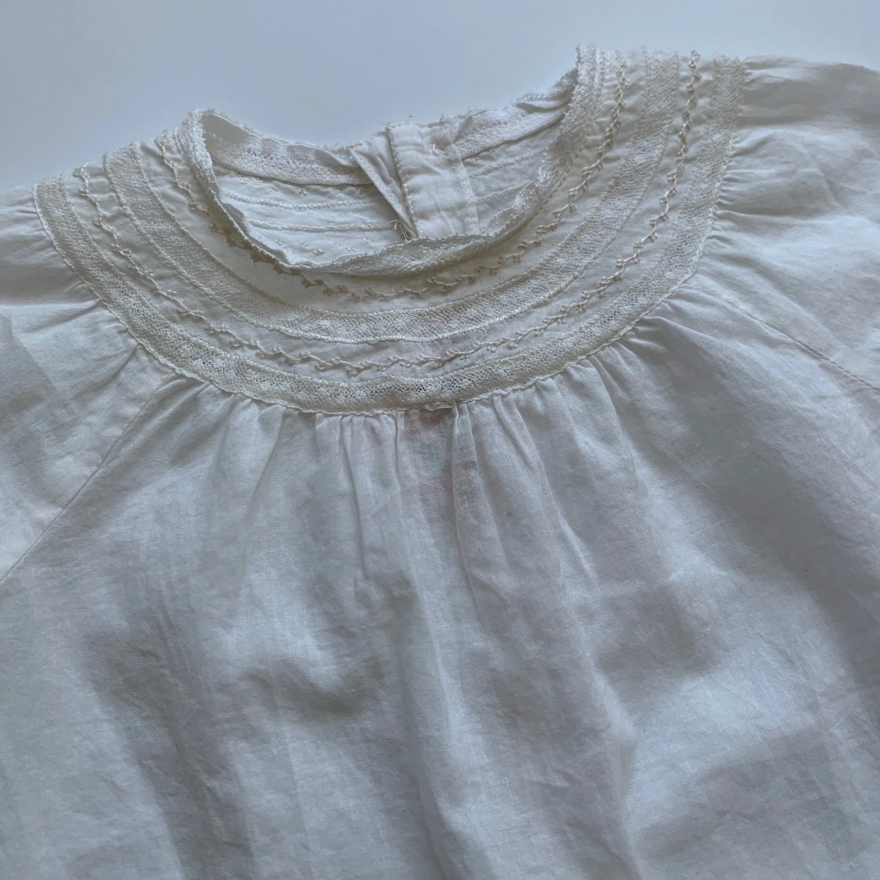 Bonpoint White Lace Trim Blouse: 6 Months