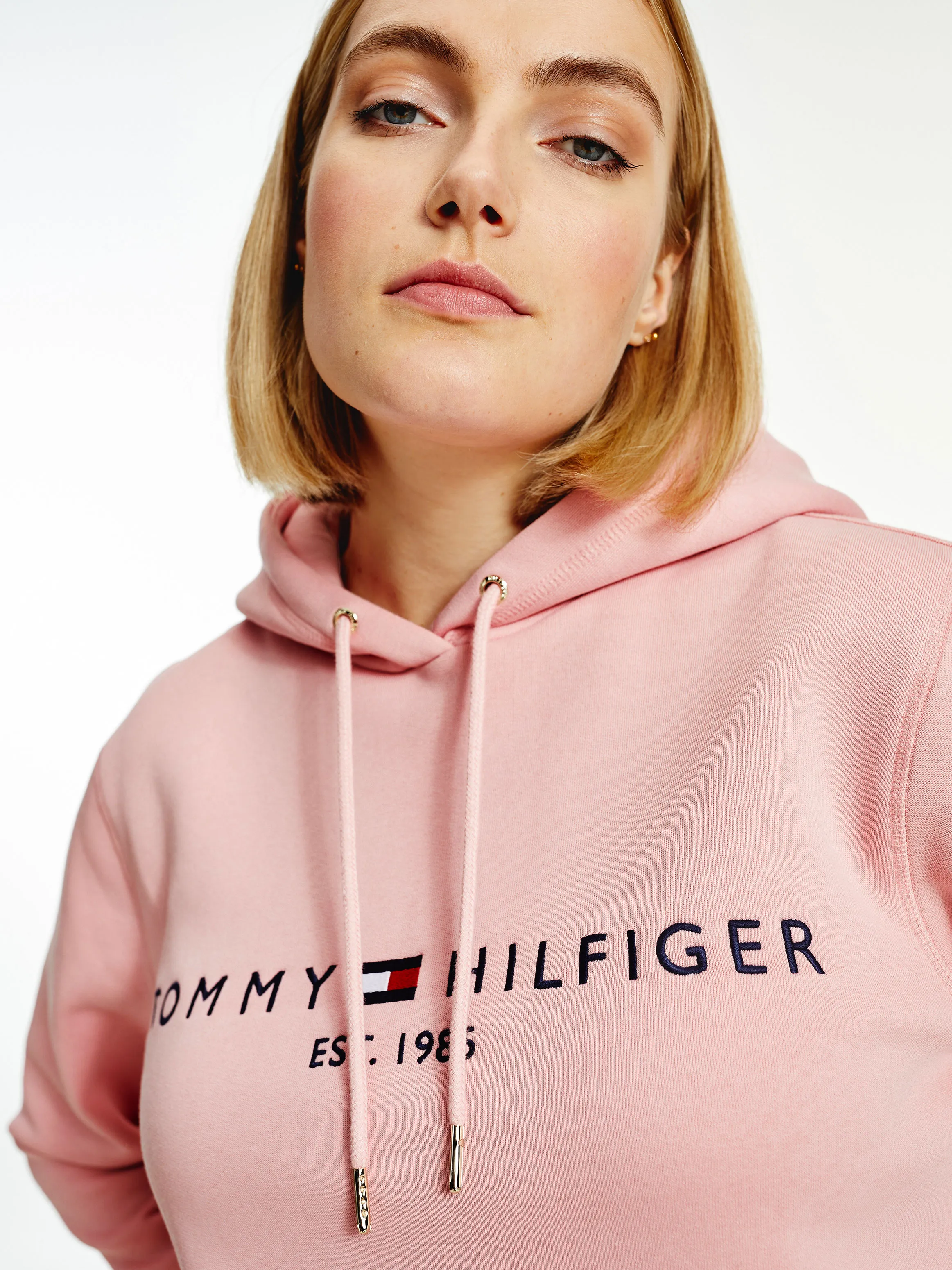 Essential Curve Logo Hoodie  |Sweatshirts & Hoodies | Tommy Hilfiger