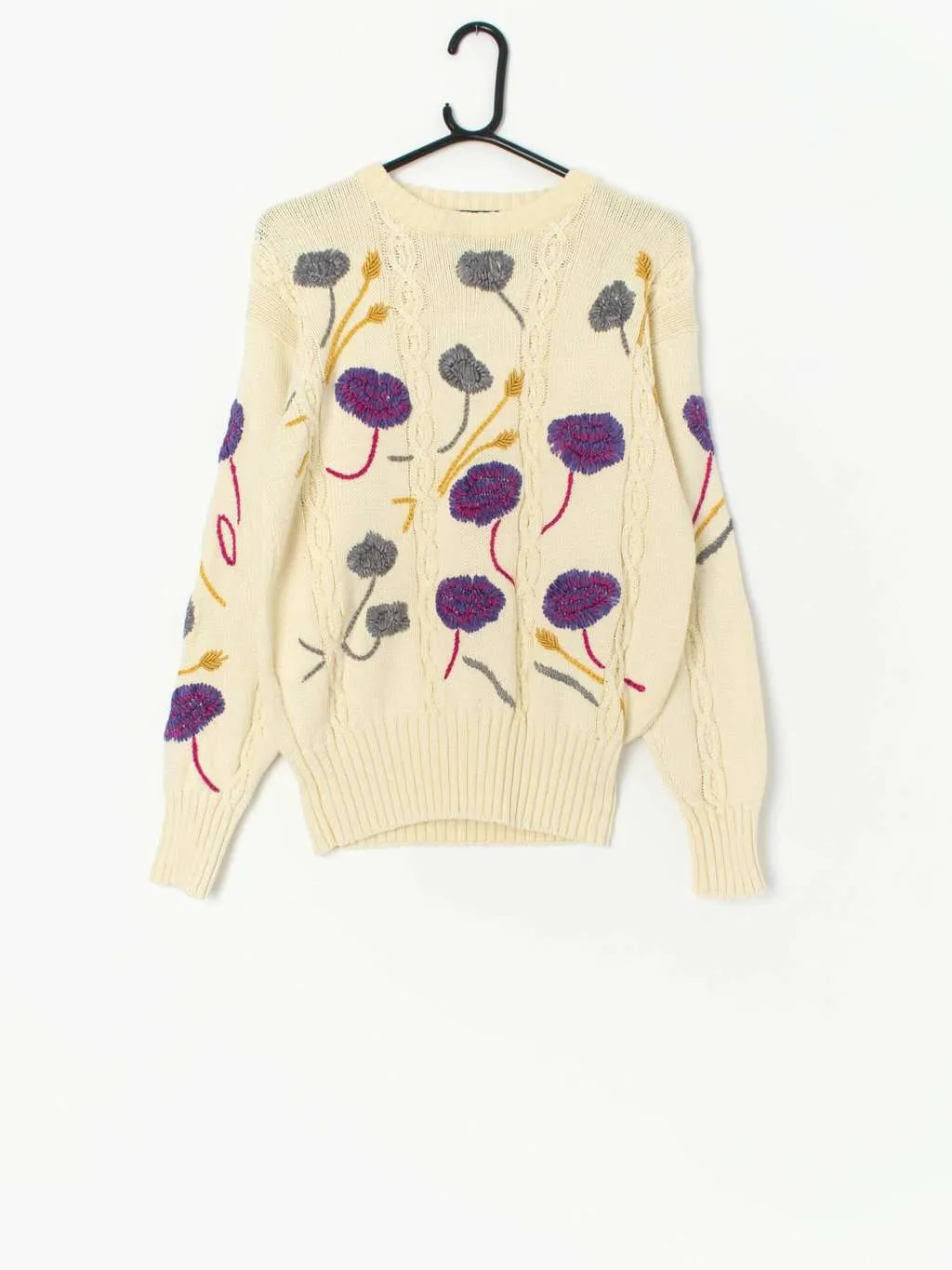 Vintage beige sweater with cable knit and stunning floral design – Medium